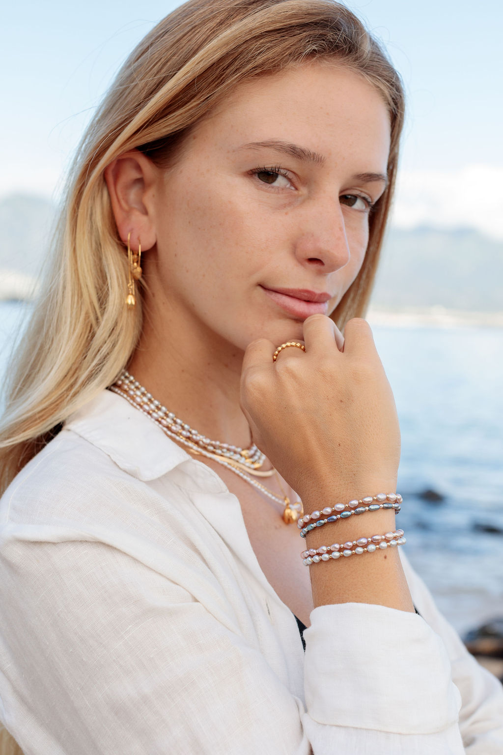 Peacock Rice Pearl & Gold Bead Adjustable Bracelet - Gold Pāʻū