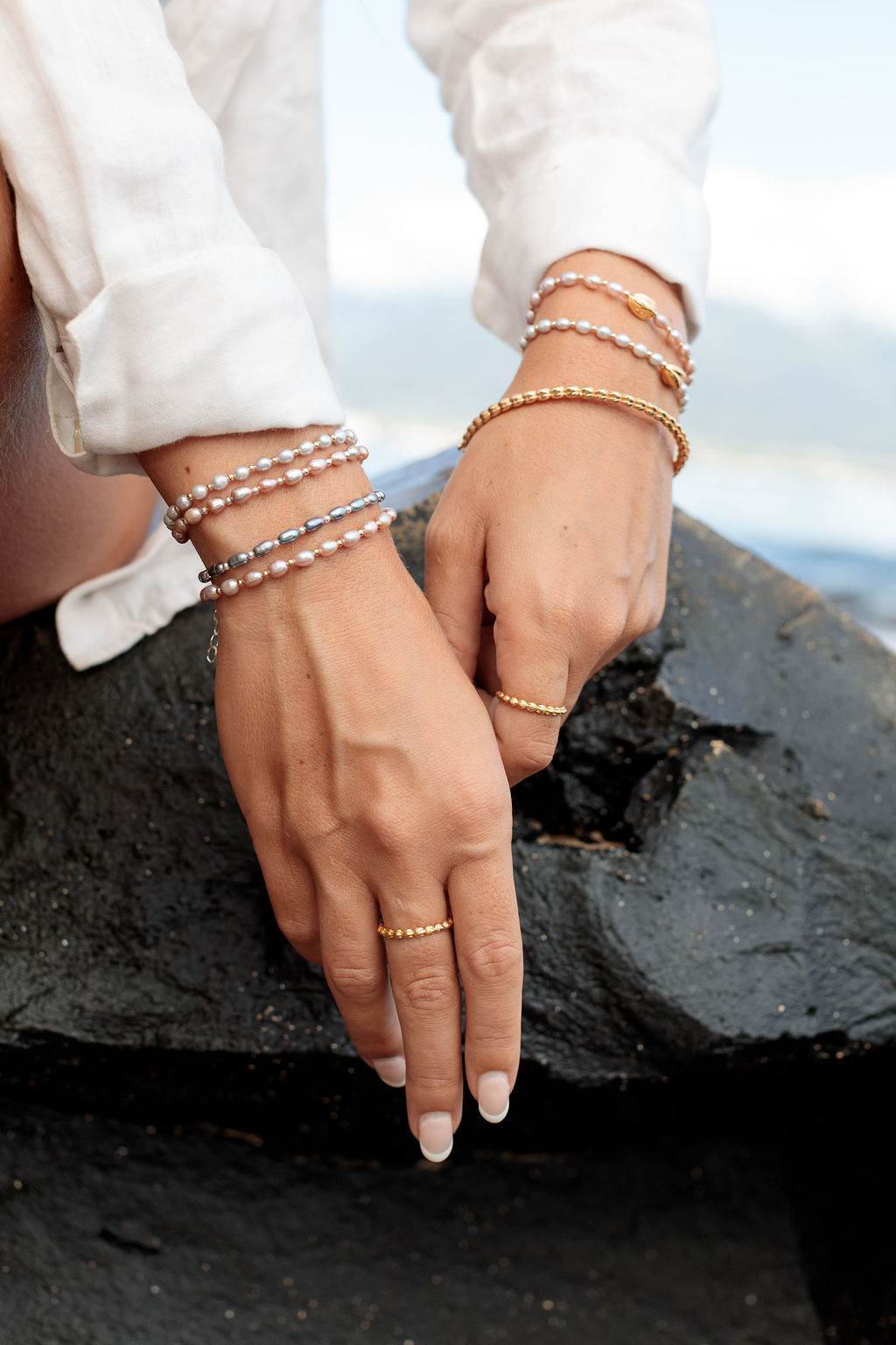 Peacock Rice Pearl & Silver Bead Adjustable Bracelet - Silver Pāʻū