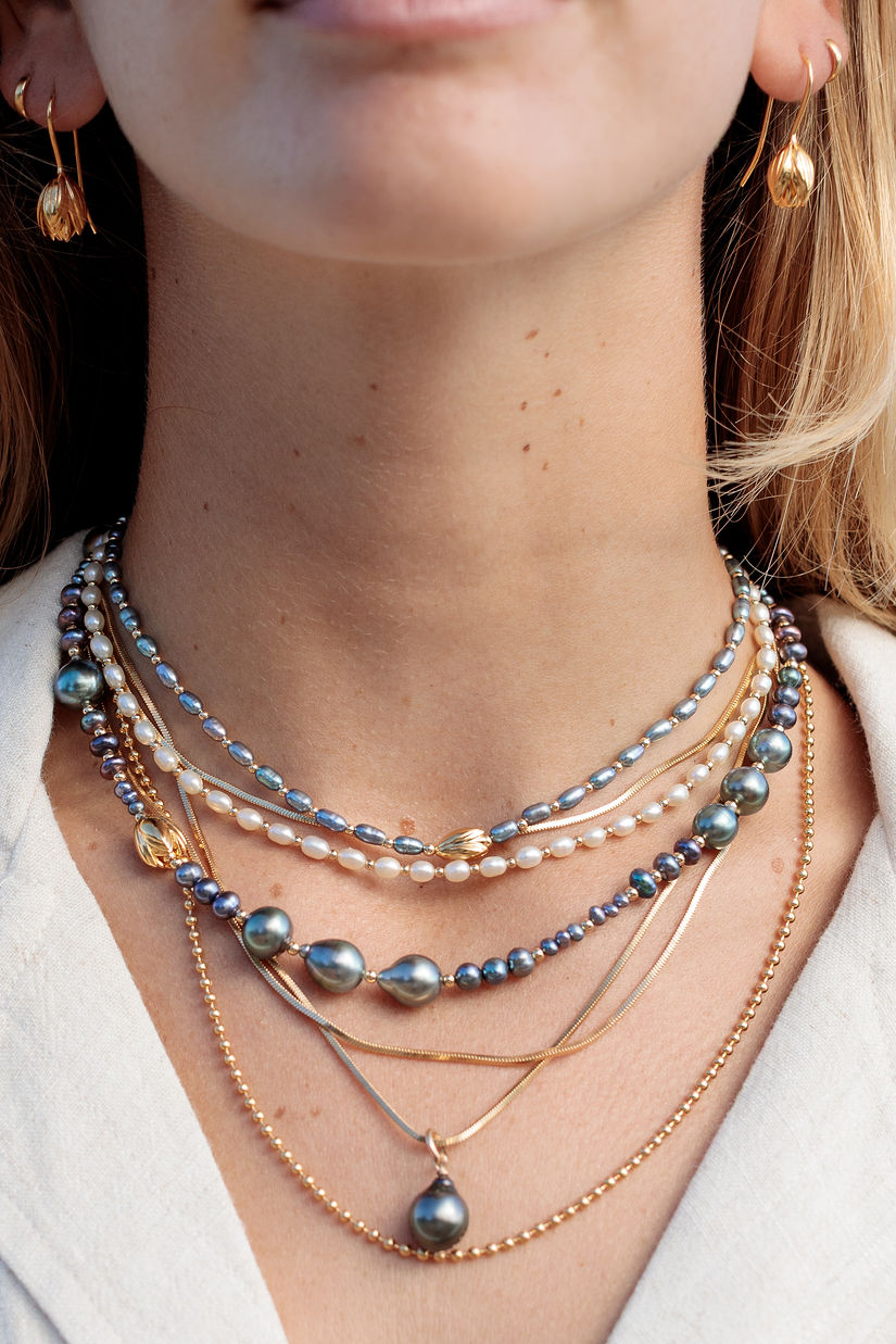 Peacock Freshwater Pearl Necklace with Gold Pikake Bead - Haʻihaʻi