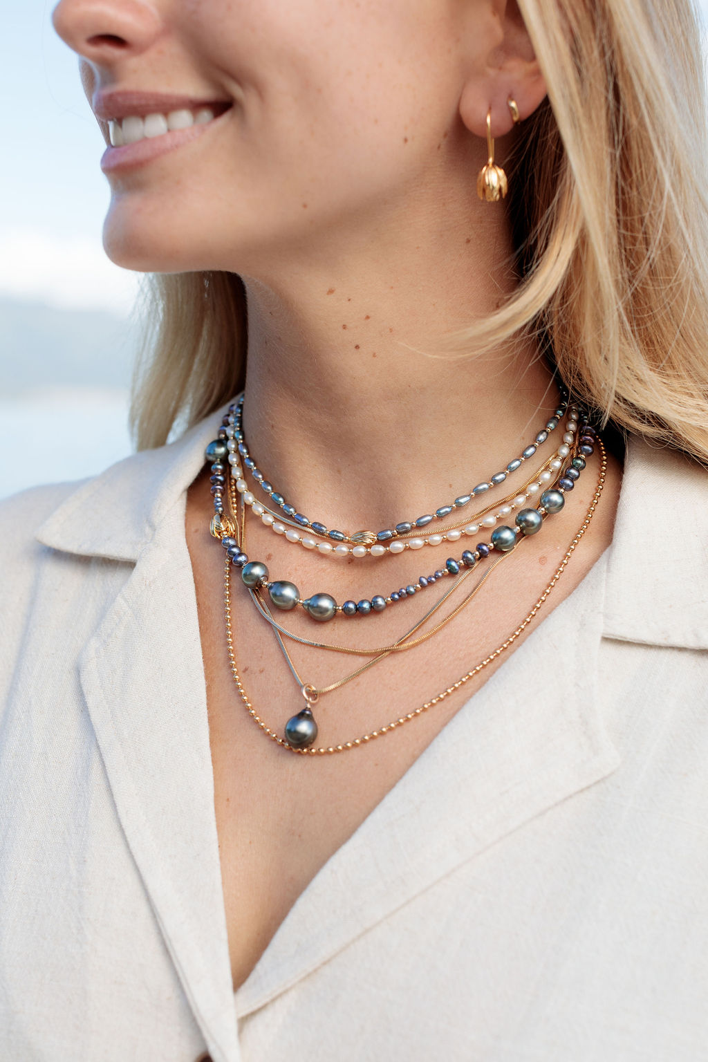 White Rice Pearl & Gold Bead Adjustable Necklace - Gold Keʻokeʻo