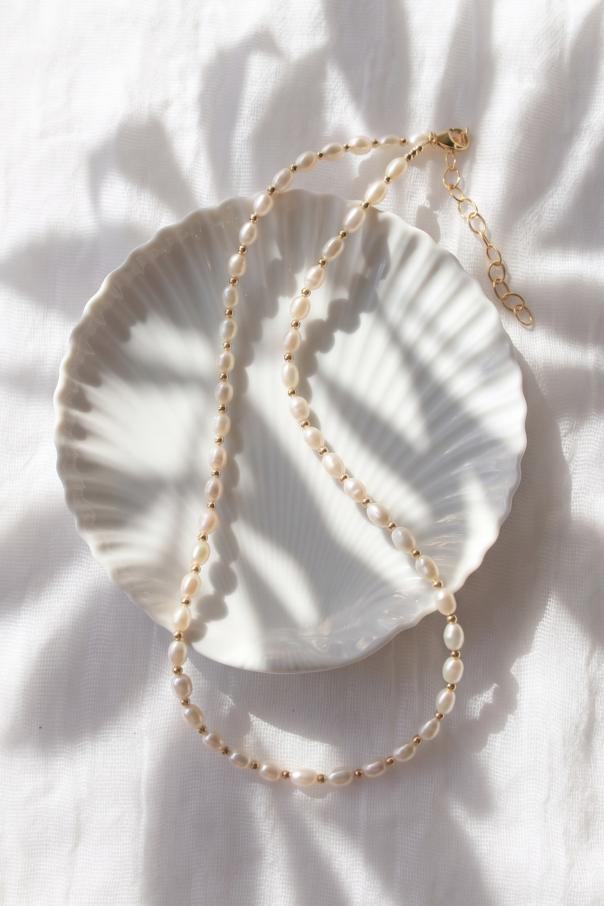 White Rice Pearl & Gold Bead Adjustable Necklace - Gold Keʻokeʻo