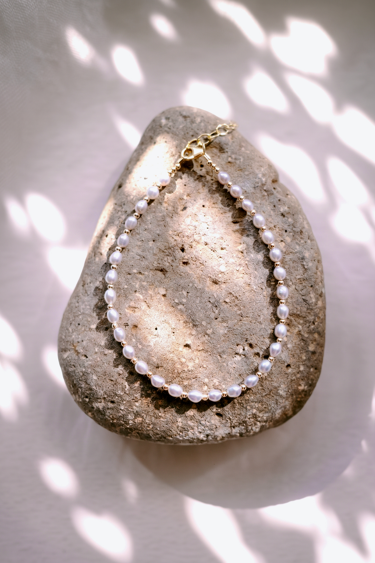 Gray Rice Pearl & Gold Bead Adjustable Anklet - Gold Āhiahi