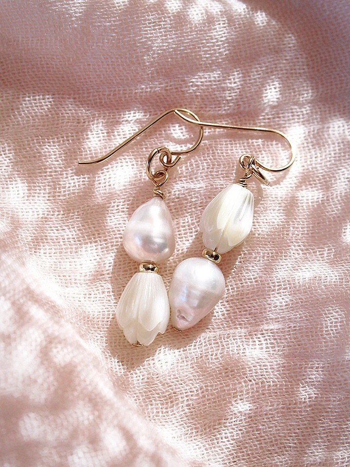 - Asymmetrical Pikake & Pearl Earrings - Huali - ke aloha jewelry