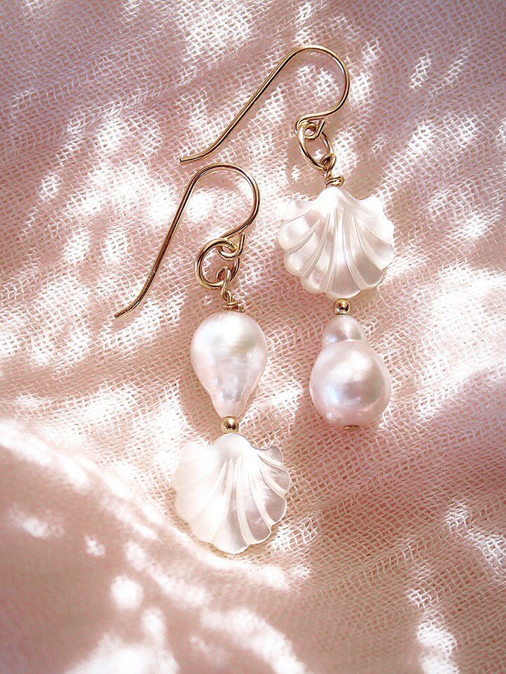 - Asymmetrical Shell & Pearl Earrings - Momi - ke aloha jewelry