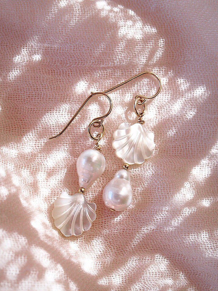 - Asymmetrical Shell & Pearl Earrings - Momi - ke aloha jewelry
