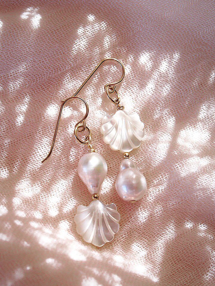 - Asymmetrical Shell & Pearl Earrings - Momi - ke aloha jewelry