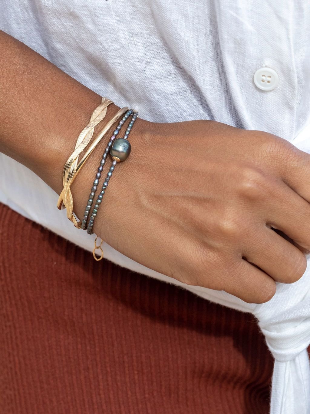 Gold Bracelet - Dainty Black Pearl Bracelet - Maile - ke aloha jewelry