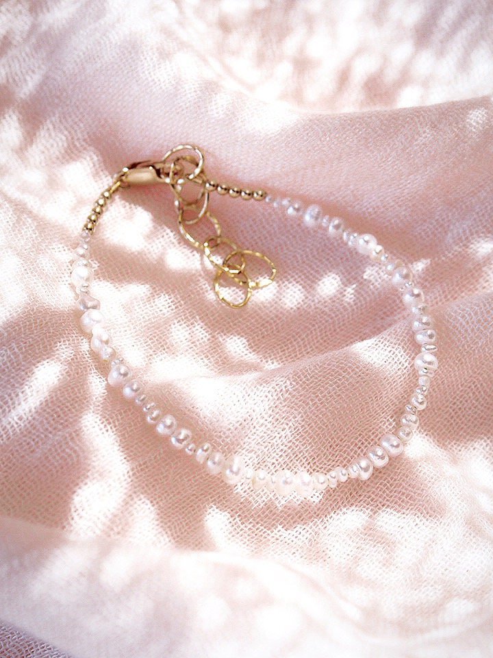 - Dainty Organic White Pearl Bracelet - Kale'a - ke aloha jewelry