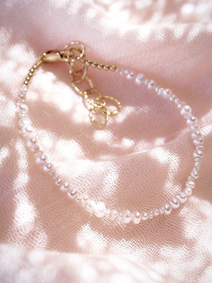 - Dainty Organic White Pearl Bracelet - Kale'a - ke aloha jewelry