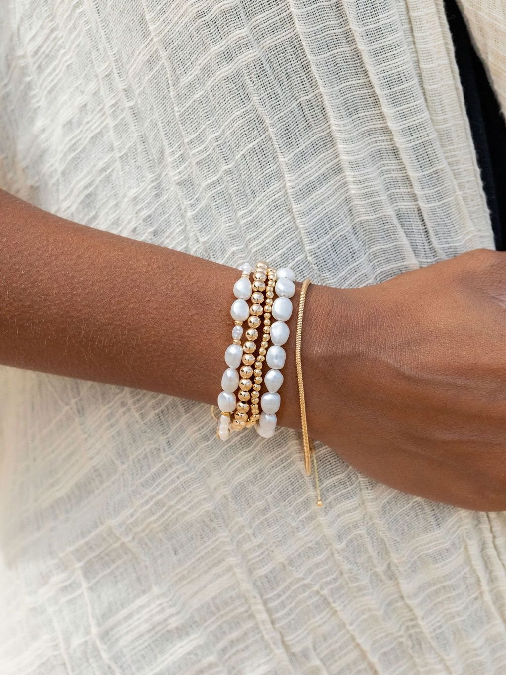 Gold Bracelet - Gold and White Pearl Bead Bracelet - Hiwahiwa - ke aloha jewelry