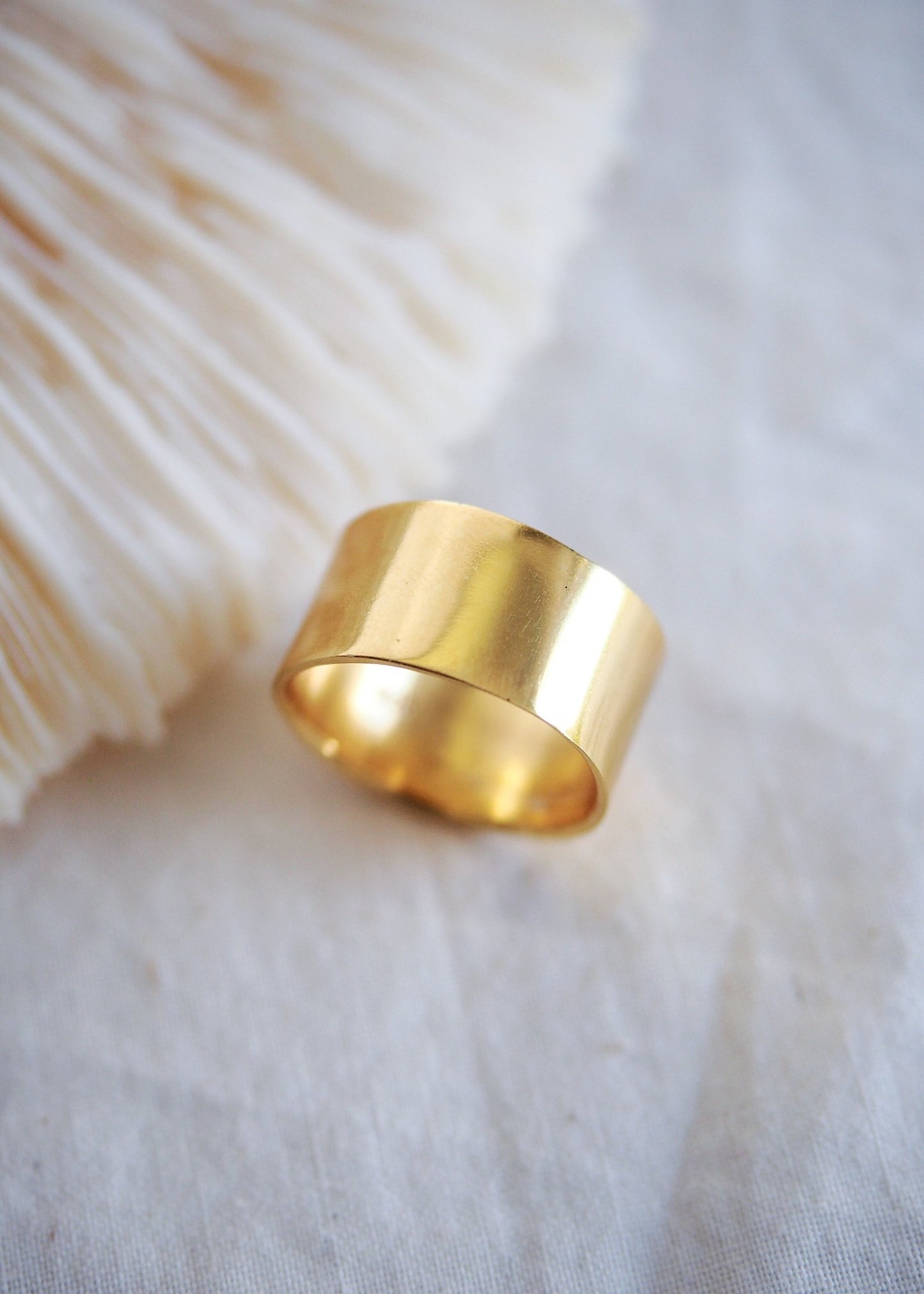 Medium Vermeil Gold Cigar Band Ring - Akau