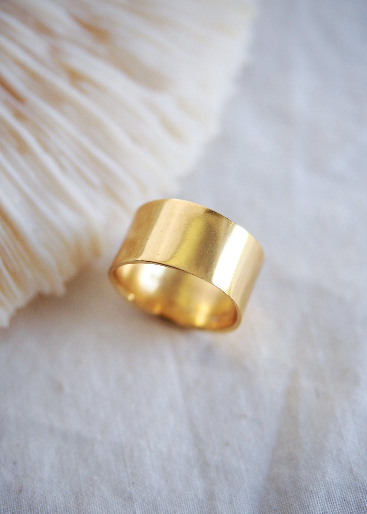 Medium Vermeil Gold Cigar Band Ring - Akau