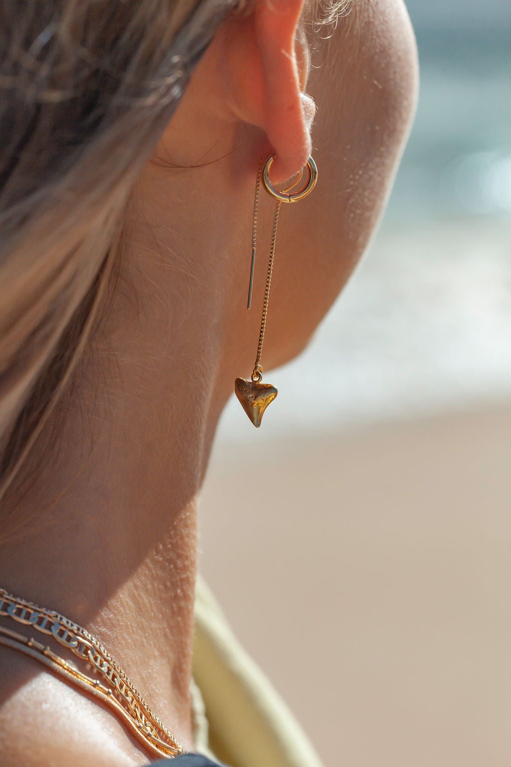 正規品【HYERES LOR】Souvenir Twist Onetouch Earring (S) Twist Hoop Earrings for a Double Piercing Look | Hello Adorn