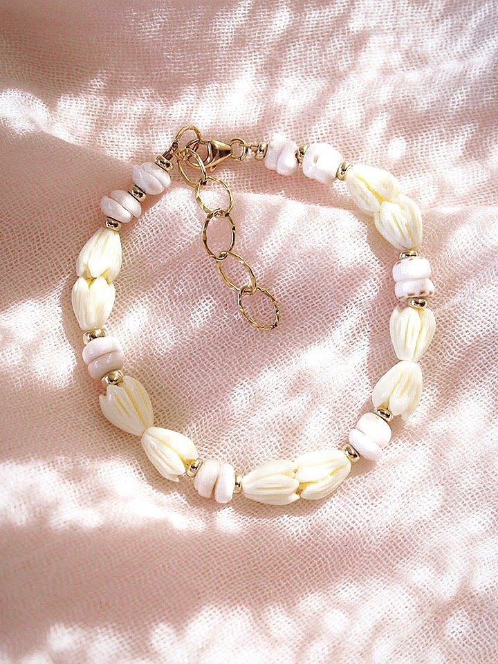 - Pikake Puka Shell Bracelet - Me'e - ke aloha jewelry
