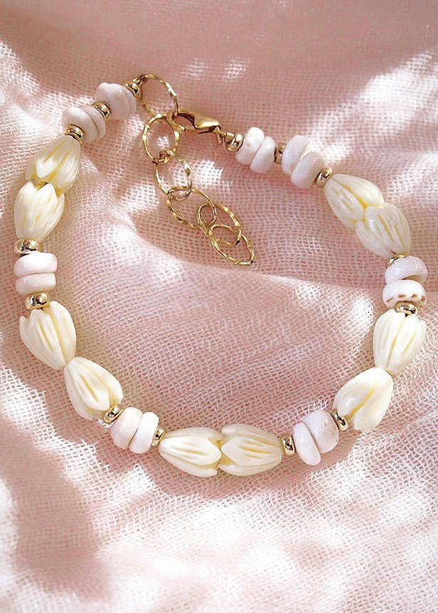 - Pikake Puka Shell Bracelet - Me'e - ke aloha jewelry