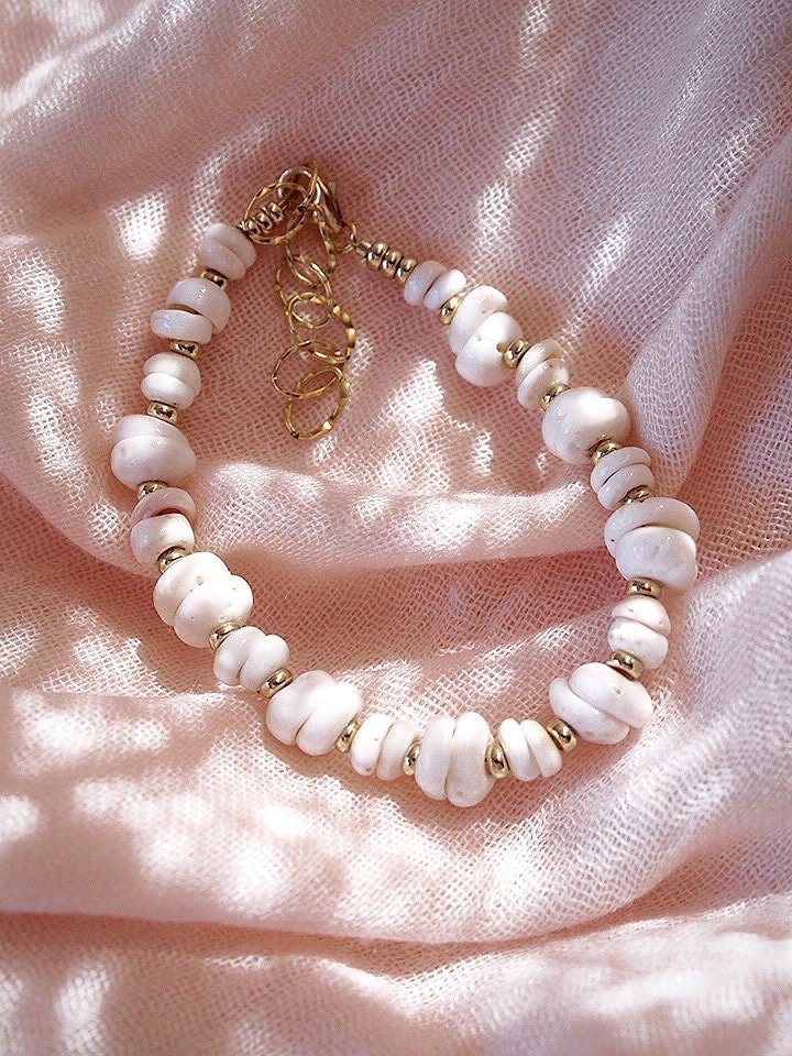 - Puka Shell Bracelet - Kahale - ke aloha jewelry