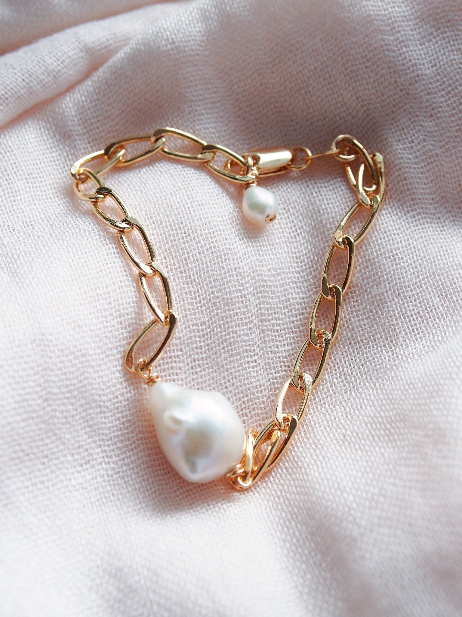 Gold Bracelet - White Baroque Pearl Bracelet - Keali'i - ke aloha jewelry