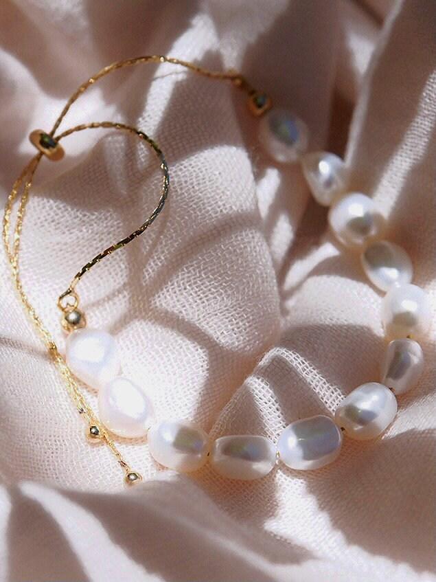Gold Bracelet - White Freshwater Pearl Bead Bracelet - Keilani - ke aloha jewelry