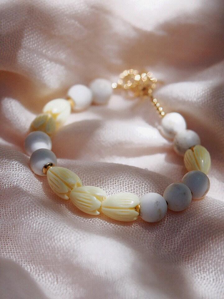 Gold Bracelet - White Turquoise Pikake Flower Bead Bracelet - Hakumele - ke aloha jewelry